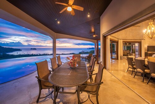 Ocean-View Luxury Villa – Incredible Views & Elegant Comforts