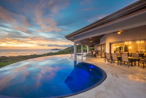 Ocean-View Luxury Villa – Incredible Views & Elegant Comforts