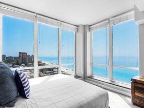 5 Schlafzimmer, Schreibtisch, Bügeleisen/Bügelbrett, Reisekinderbett