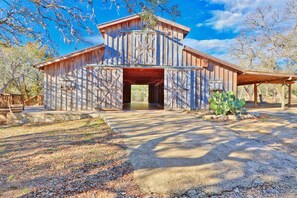 Exterior - Amazing Ranch Sleeps 42 Plus! Located On 75 Acres With A Pool And Barn (Wimberley)