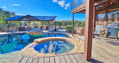 Erstaunliche Ranch schlÀft 42 plus! Das Hotel liegt auf 75 Hektar mit einem Pool und Scheune