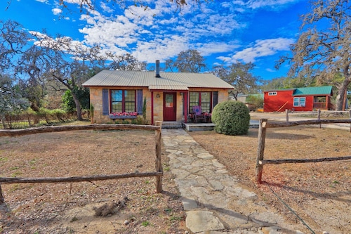Amazing Ranch Sleeps 42 Plus! Located On 75 Acres With A Pool And Barn