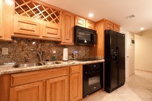 Fridge, microwave, stovetop, dishwasher - Florence II 403 - Rattan resort vibes;Cute bedrooms;Beachfront pool (South Padre Island)