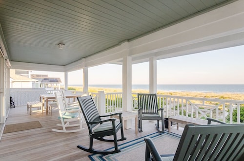 5BR Oceanfront Home w Private Pool and Hot Tub
