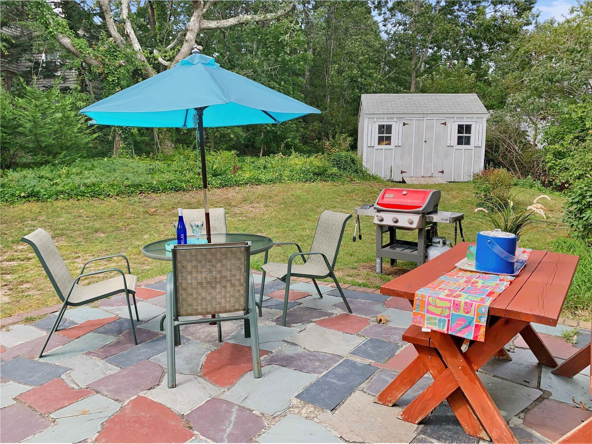 Walk to Beach, AC, WiFi, Screened porch