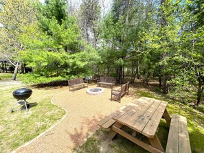 Outdoor dining - Loose Moose @ Spring Brook Resort (Wisconsin Dells)