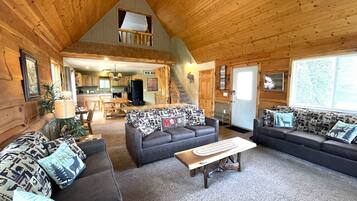 Smart TV, chimenea y futbolito