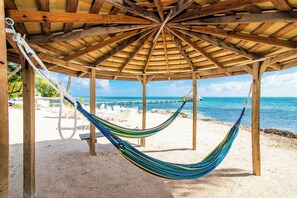 Am Strand, Liegestühle, Strandtücher