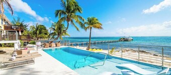 Blue Serenity: Beach House w/Pool, Pickleball Courts + Backyard Snorkeling
