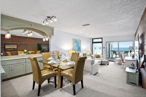Dining - Seaside Beach House 205 · End Unit · 180° Lanai · Gulf View (Holmes Beach)