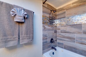 Hair dryer, towels - Rustic Log Cabin w/ Studio ~ 5 Mi to Pikes Peak! (Green Mountain Falls)