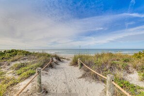 Beach nearby - 1/2 Mi to Beach! Siesta Key Home w/ Lanai (Sarasota)