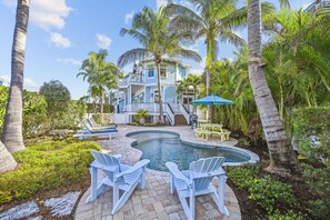 Utendørsbasseng og et oppvarmet basseng