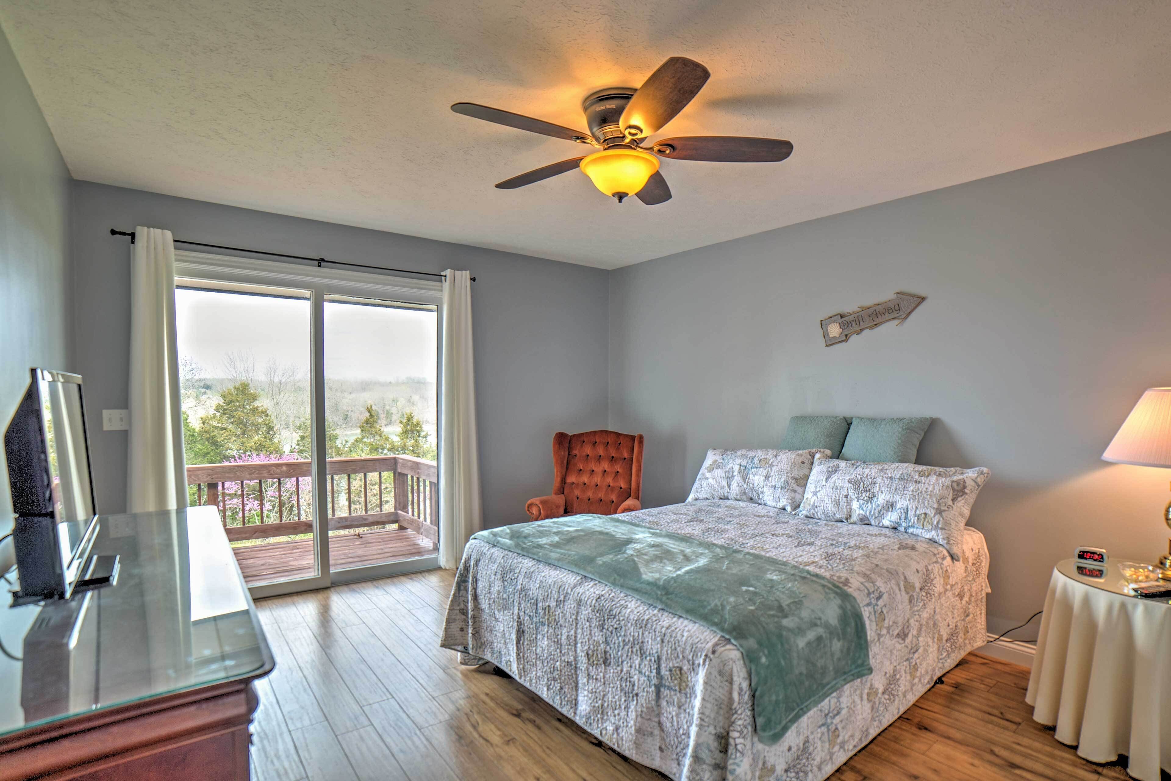 3 bedrooms, iron/ironing board, internet, bed sheets