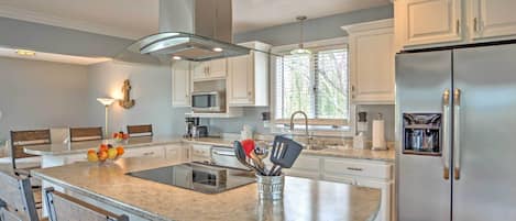 Coffee/tea maker, fridge, microwave, stovetop