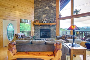TV, fireplace, video games, DVD player - Heavenly Vista at Crown Point: Near Pigeon Forge! (Sevierville)