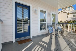 Terrace/patio - Ocean Mist Cottage | Steps to Beach | Private Pool | Charming Neighborhood (Destin)