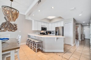 Fridge, microwave, oven, stovetop - San Carlos 303 ~ Pool, Sauna, Fitness & $400 in FREE Activities Daily ~ Zoo/Parasailing/Golf + More! (Gulf Shores)