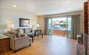 TV, fireplace - Nice lower unit close to the Newport Pier for fun in the sun! (Newport Beach)