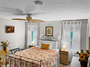 4 bedrooms, desk, iron/ironing board, free WiFi