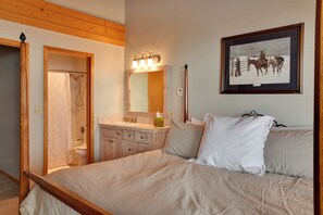 3 habitaciones, tabla de planchar con plancha, internet y ropa de cama 