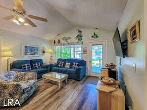 Smart TV, DVD player, books - Miss Jo-Ann's: Rooftop Deck with Stunning Views (Surf City)