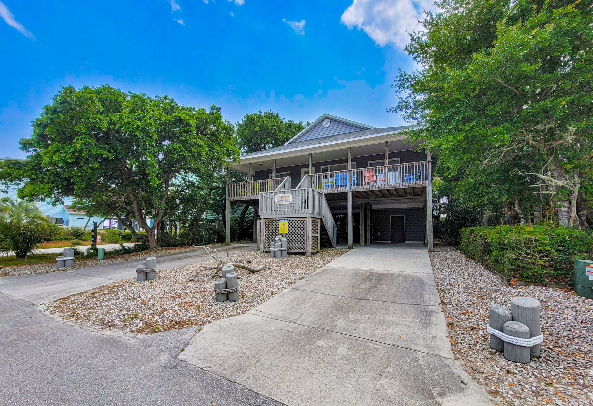 4br Beach Bungalow w/ Rooftop Deck. Stunning Ocean Views!