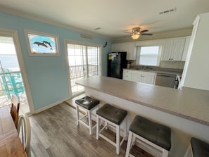 Fridge, microwave, stovetop, dishwasher - Sea Dream – Your Beachy Dream Come True (Surf City)