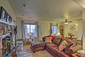 TV, fireplace, DVD player, books - Cozy Stateline Condo w/ Hot Tub Access & Lake View (Stateline)