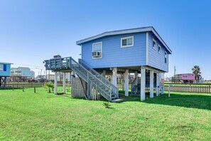 Exterior - 1 Mi to Surfside Beach: BBQ-Ready Home in Freeport (Freeport)