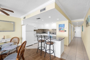 ثلاجة، ميكروويف، فرن، غسالة أطباق