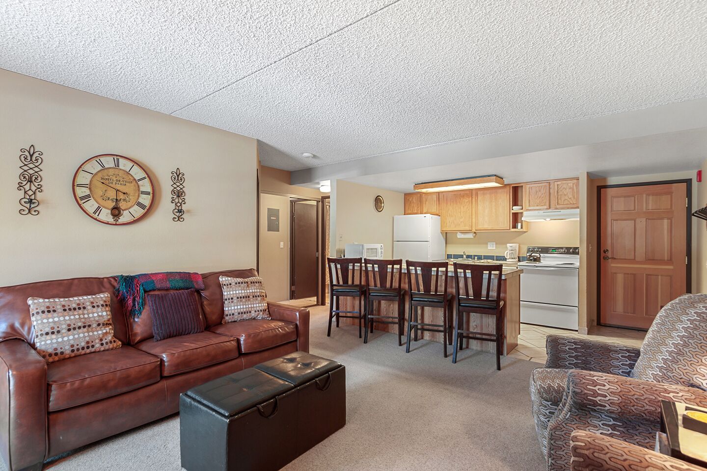 Amazing Location! Ski-in/ski-out condo, 2 blocks from downtown Breckenridge, Hot