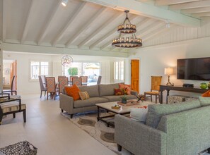 TV, caminetto, lettore DVD