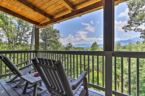 Property grounds - Gatlinburg Cabin w/ Pool Table & Hot Tub! (Gatlinburg)