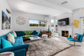 Smart TV, fireplace, DVD player