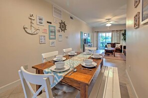 Dining - Steps to Pool & Ocean! Coastal Gem in Galveston (Galveston)
