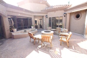 Terrace/patio - Nicely equipped condo in North Scottsdale w/ AMENITIES. Close to it all... (Scottsdale)