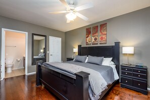 2 chambres, fer et planche à repasser, Wi-Fi gratuit, draps fournis