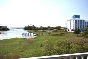 Property grounds - Cozy, comfortable 2 bedroom bayside condo with WiFi, an outdoor pool, and a breathtaking view of the bay located midtown and just a few blocks from the beach! (Ocean City)