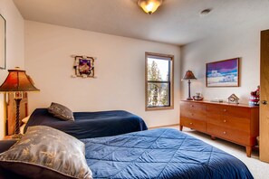 3 dormitorios, tabla de planchar con plancha, wifi gratis y ropa de cama