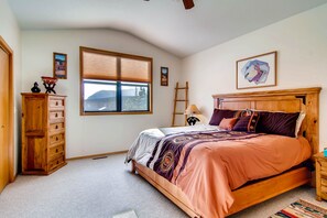 3 室のベッドルーム、アイロン / アイロン台、WiFi (無料)、ベッドシーツ