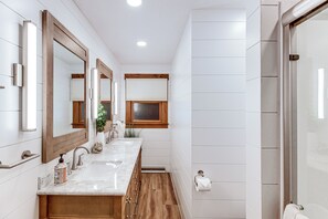 Hårføner og håndklær