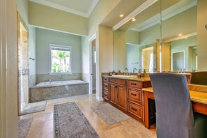 Articles de toilette gratuits, sèche-cheveux, serviettes fournies