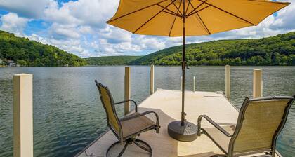 Dainty New Preston Cottage w/ Dock & Lake Views!