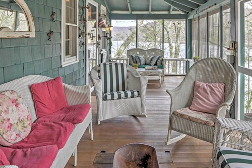 Dainty New Preston Cottage w/ Dock & Lake Views!