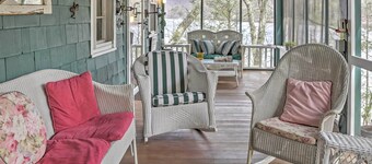 Dainty New Preston Cottage w/ Dock & Lake Views!