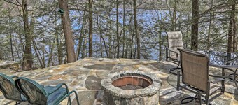 Dainty New Preston Cottage w/ Dock & Lake Views!