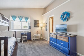 2 soverom, skrivebord, strykejern/-brett og wi-fi (inkludert)