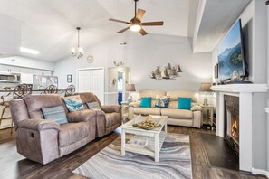 Smart-TV, Kamin, DVD-Player