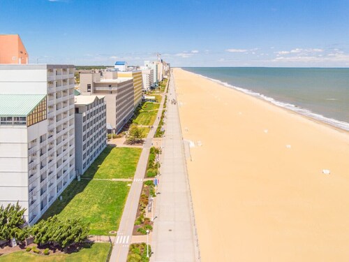 Pet-Friendly Condo Steps to Beach
